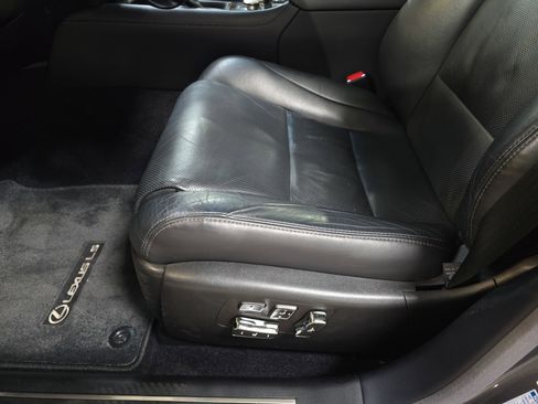 Used 2017 Lexus LS 460 AWD w/ Comfort Package image 28