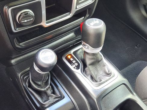 Used 2022 Jeep Wrangler Sport AWD/4WD image 22