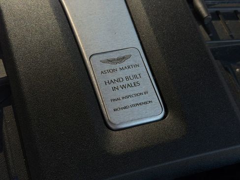 Used 2021 Aston Martin DBX image 21