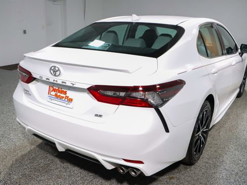 Used 2023 Toyota Camry SE FWD image 7
