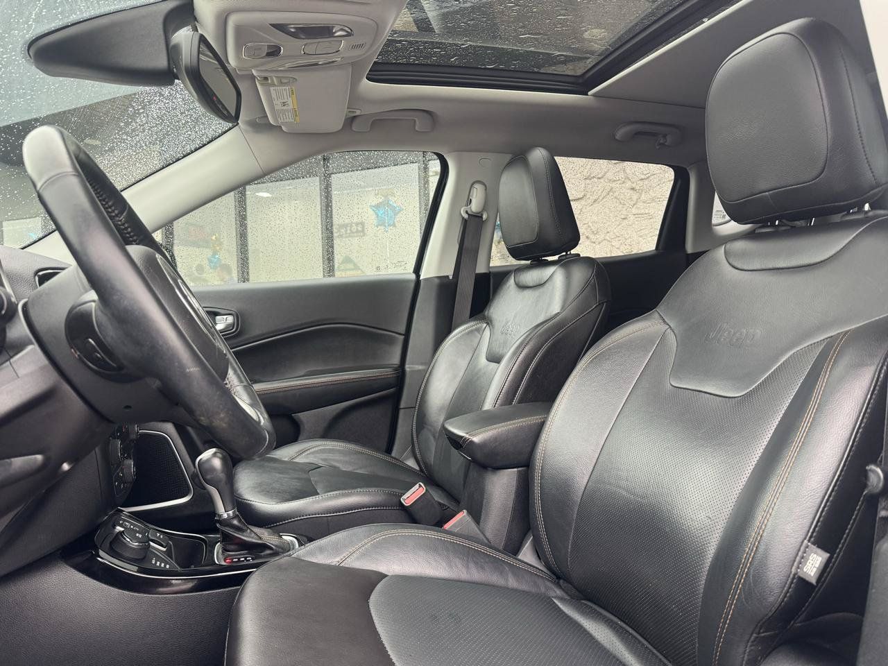 Used 2018 Jeep Compass Limited w/ Navigation Group AWD/4WD image 2