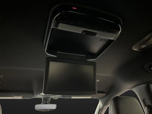 Used 2020 Chrysler Pacifica Touring-L w/ S Appearance Package image 11