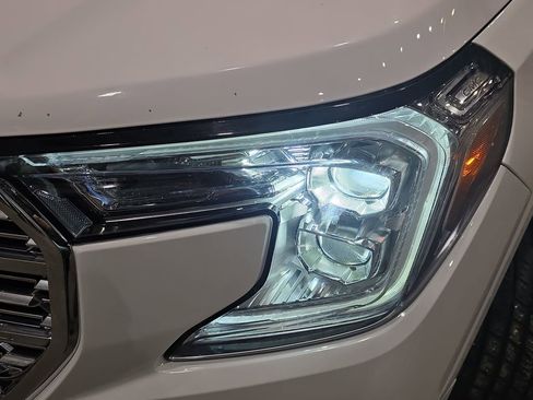 Used 2024 GMC Terrain Denali image 30