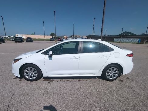 Used 2025 Toyota Corolla LE FWD image 10