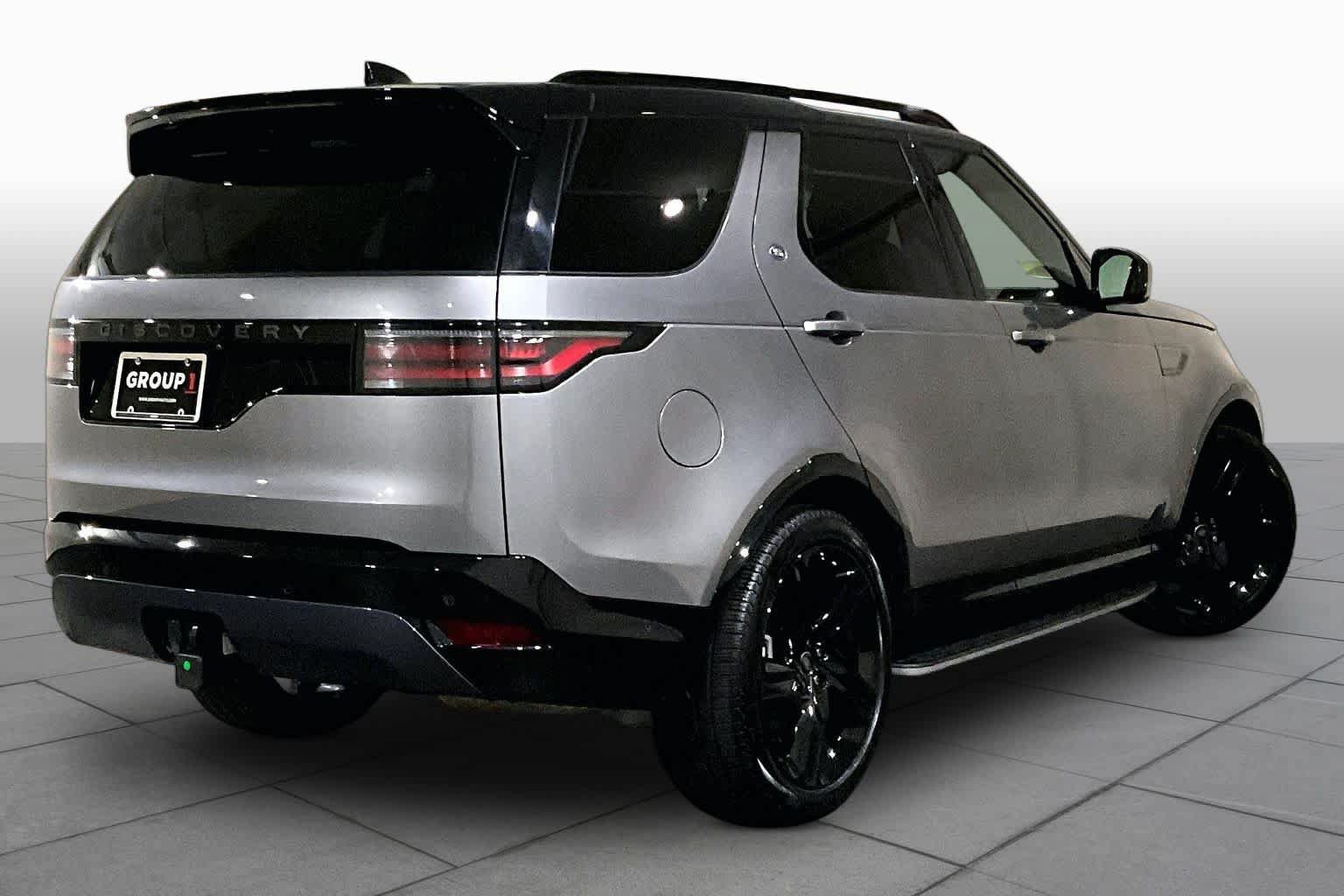 Used 2025 Land Rover Discovery Dynamic SE AWD/4WD image 24