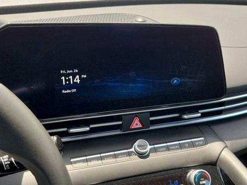 Used 2025 Hyundai Elantra SEL FWD image 26