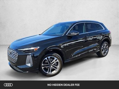 Certified 2025 Audi Q5 Premium w/ Convenience Package AWD/4WD image 1