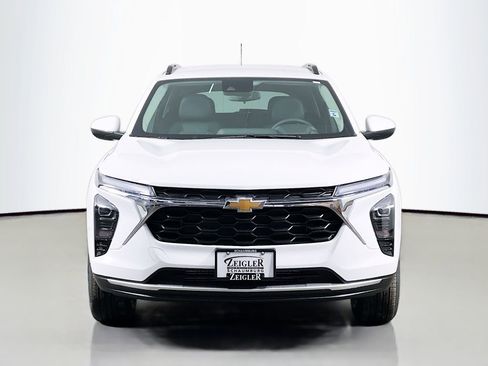 New 2026 Chevrolet Trax LT image 2