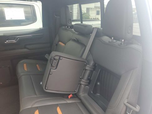Used 2024 GMC Sierra 1500 AT4 w/ Technology Package AWD/4WD image 25