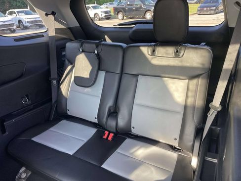 Used 2022 Ford Explorer XLT w/ Equipment Group 202A RWD image 13