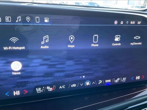 Used 2024 Chevrolet Traverse RS image 34