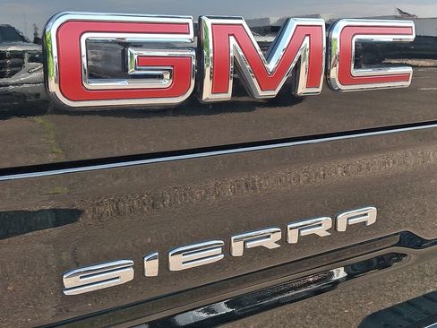 Used 2026 GMC Sierra 1500 SLT AWD/4WD image 29