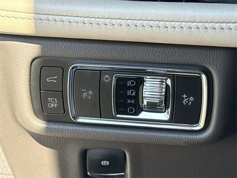 Certified 2023 Lincoln Nautilus Reserve image 33