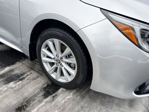 Used 2023 Toyota Corolla SE w/ SE Premium Package image 16