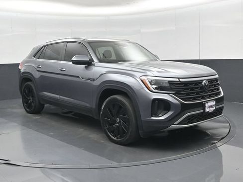 Used 2024 Volkswagen Atlas Cross Sport SE FWD image 1