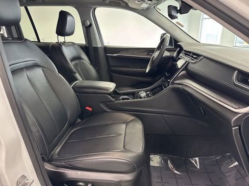 Used 2023 Jeep Grand Cherokee Limited image 25