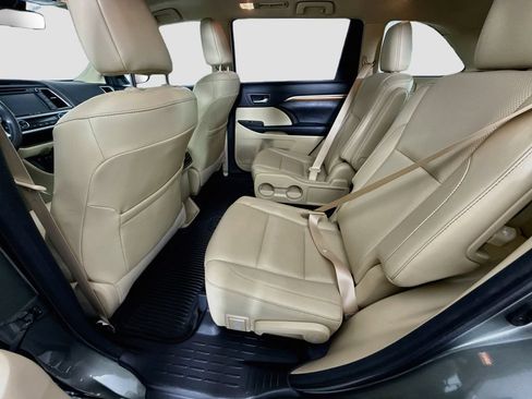 Used 2017 Toyota Highlander Limited Platinum FWD image 17