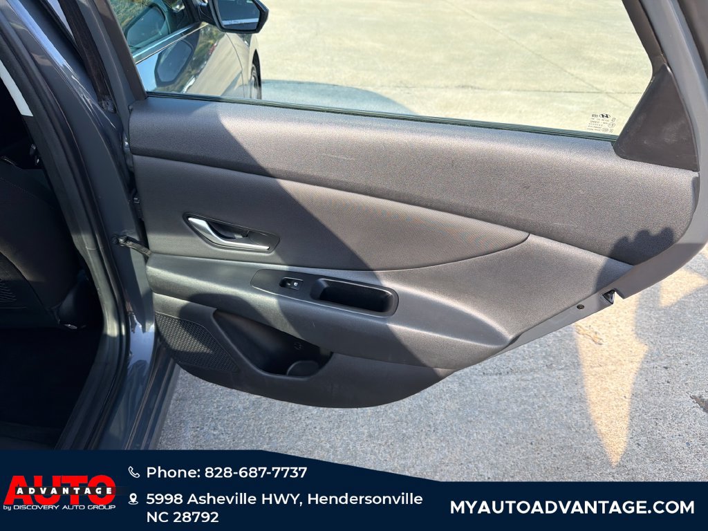 Used 2025 Hyundai Elantra SEL FWD image 37