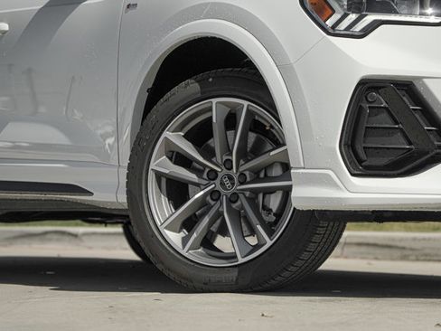 Used 2025 Audi Q3 2.0T Premium w/ Convenience Package image 2