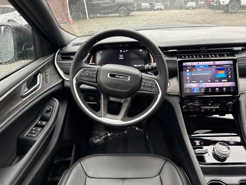 New 2025 Jeep Grand Cherokee L Limited image 18