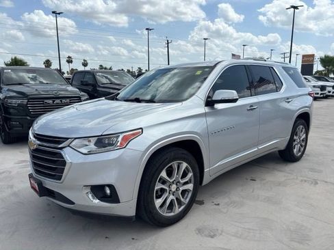 Used 2018 Chevrolet Traverse Premier w/ Driver Confidence II Package FWD image 2
