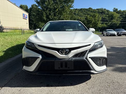 Used 2021 Toyota Camry SE FWD image 2
