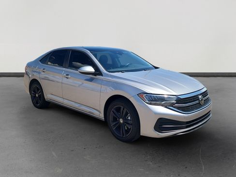 Used 2023 Volkswagen Jetta SE FWD image 7