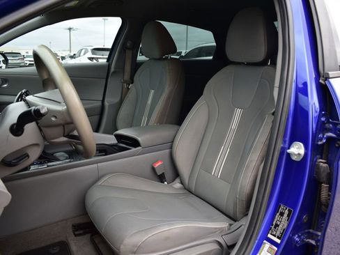 Used 2022 Hyundai Elantra SEL FWD image 13
