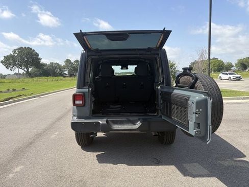 Used 2024 Jeep Wrangler Unlimited Sport AWD/4WD image 18