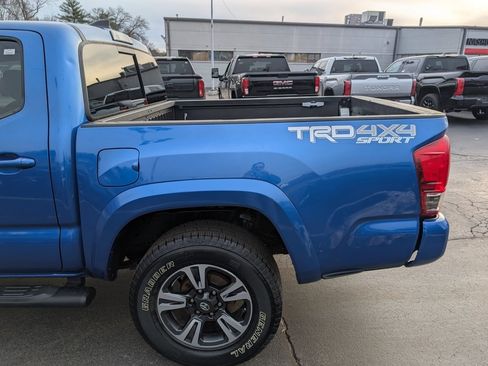 Certified 2017 Toyota Tacoma TRD Sport w/ Tow Package (A/T) image 4