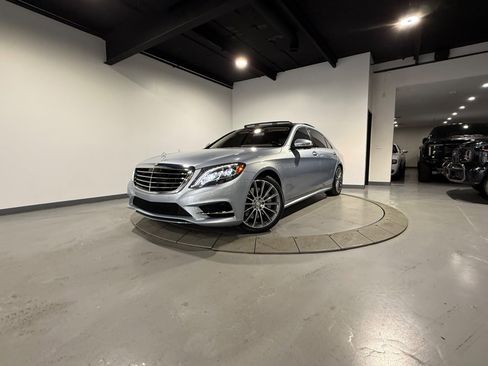 Used 2017 Mercedes-Benz S 550 Sedan w/ Sport Package w/ Sport Package image 4