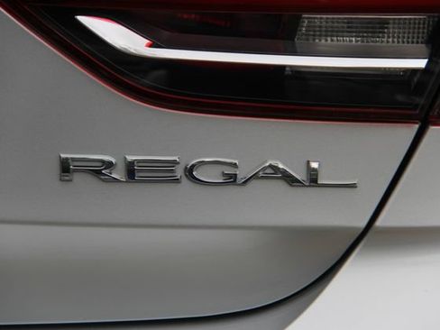 Used 2018 Buick Regal Preferred FWD image 9