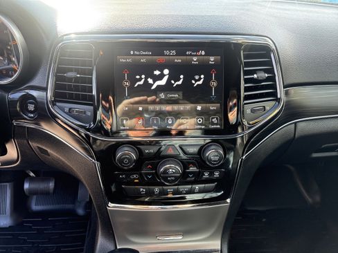 Used 2022 Jeep Grand Cherokee Limited image 17