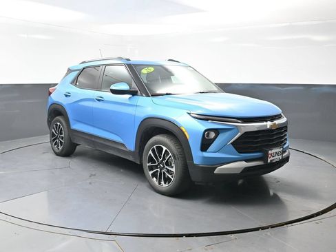 Used 2025 Chevrolet TrailBlazer LT AWD/4WD image 5