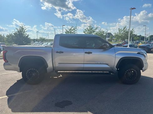 Used 2022 Toyota Tundra SR5 w/ SR5 Convenience Package image 4