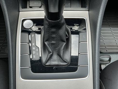 Used 2021 Volkswagen Passat 2.0T SE image 11