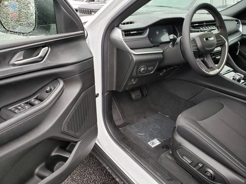 New 2025 Jeep Grand Cherokee Laredo X image 6