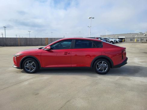 Used 2025 Kia K4 LXS image 2