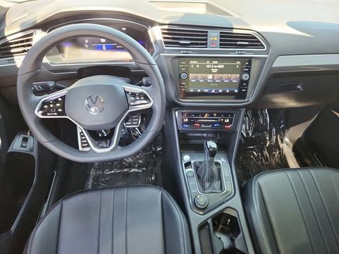 Certified 2024 Volkswagen Tiguan SE R-Line w/ MDO Package, Two-Row AWD/4WD image 9