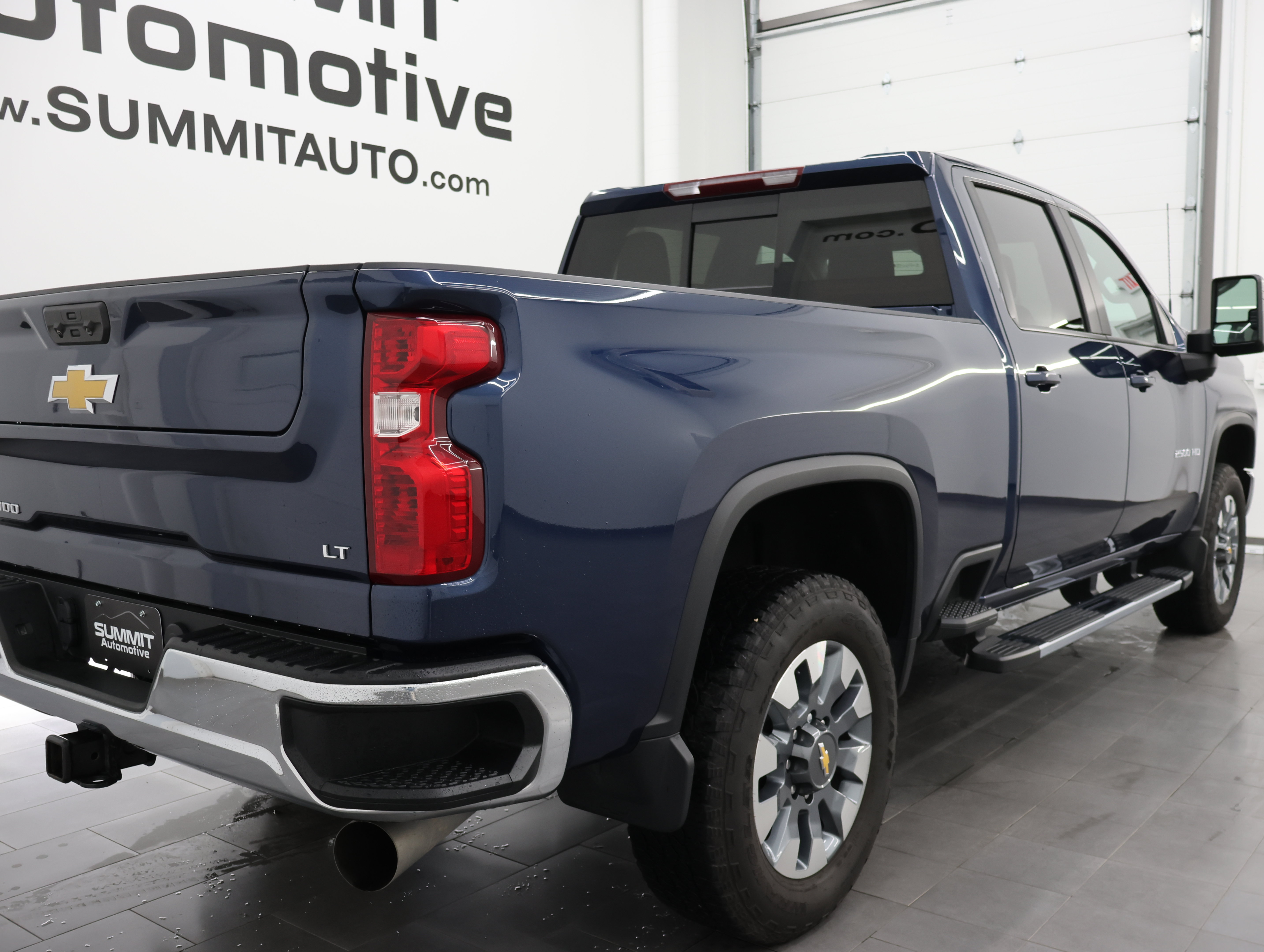 Used 2023 Chevrolet Silverado 2500 LT w/ Convenience Package AWD/4WD image 4