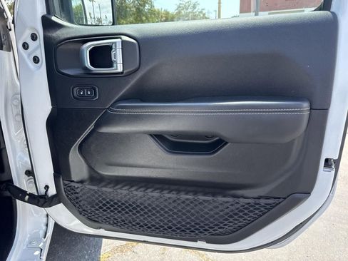 Used 2023 Jeep Gladiator Overland image 36