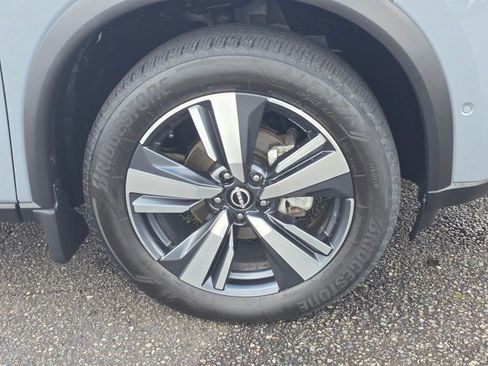 Used 2023 Nissan Rogue SL w/ SL Premium Package image 9