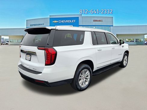 Used 2023 GMC Yukon XL SLT w/ SLT Luxury Package image 7