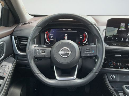 Used 2023 Nissan Rogue Platinum AWD/4WD image 10
