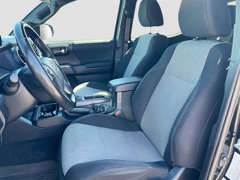 Used 2023 Toyota Tacoma TRD Off-Road image 19