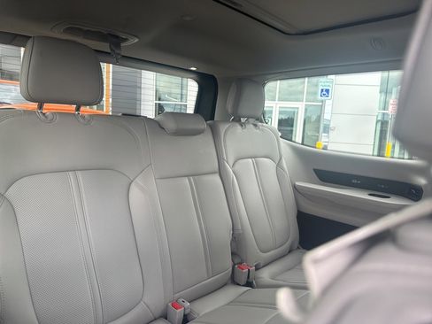 Used 2022 Jeep Wagoneer Series III w/ Premium Group I image 16