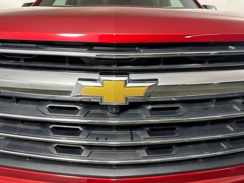 Used 2024 Chevrolet Traverse LT w/ Trailering Package image 9