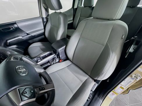 Used 2017 Toyota Tacoma 4x4 Double Cab image 19