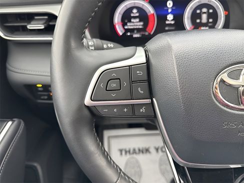 Used 2023 Toyota Highlander Limited image 31