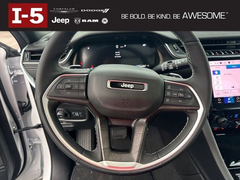 New 2025 Jeep Grand Cherokee Limited w/ Luxury Tech Group II image 14